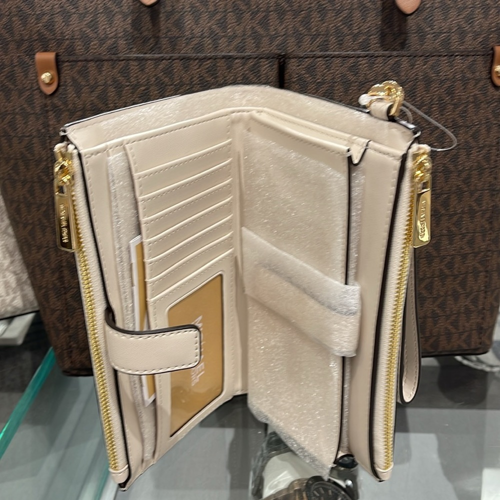 MICHAEL KORS JST LG DOUBLE ZIP WRISTLET WALLET PHONE HOLDER 
Light Cream 
NWT - Picture 7 of 16